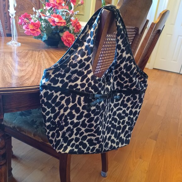 Kate Spade Giraffe Print Tate Lindenwood Nylon Tote Bag - Picture 6 of 10